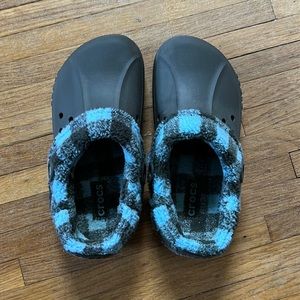 Fuzzy crocs! men’s 5 women’s 7